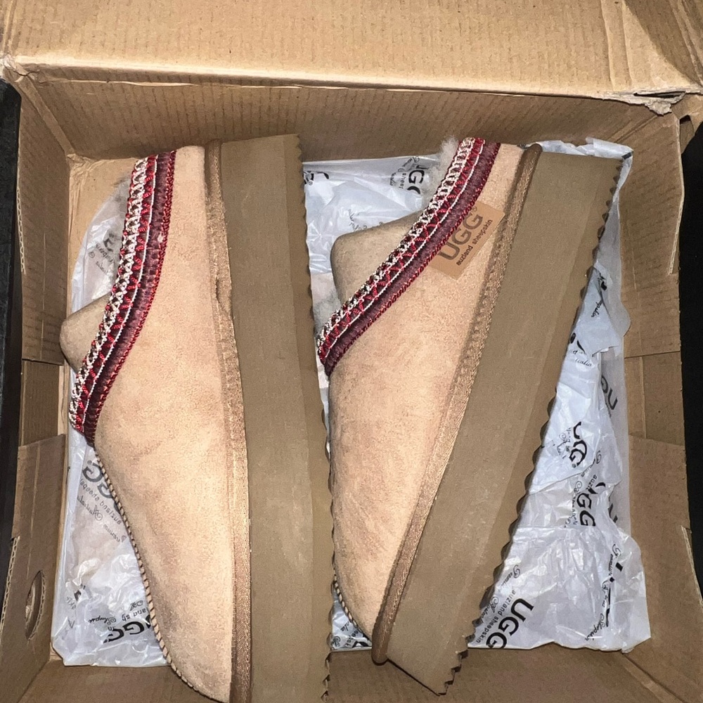 Ugg Australia Platform Tazz Slippers ( Size 5)